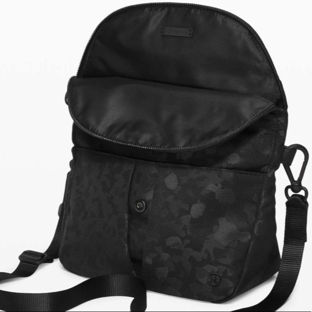 NWT Lululemon All Night Festival Bag 5L - Picture 3 of 6